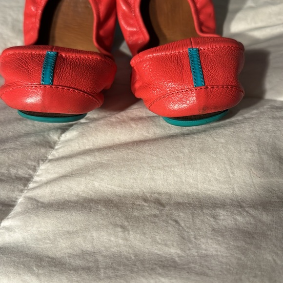 Poppy Tieks size 8 - Picture 4 of 7